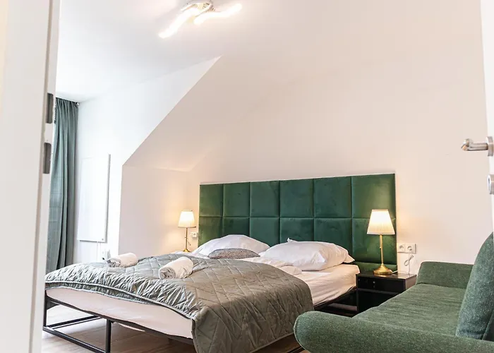 Convenient 2Br Apt. Near U6 Station Am Schoepfwerk