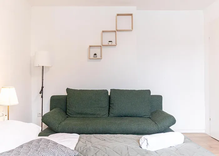 Convenient 2Br Apt. Near U6 Station Am Schoepfwerk