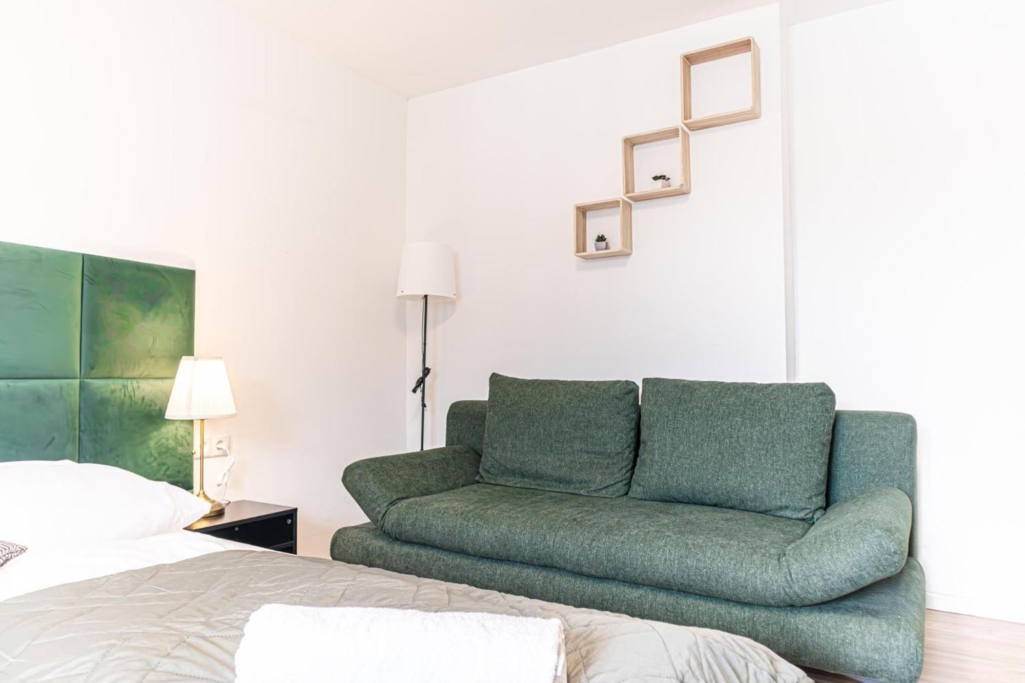 Convenient 2br Apt. Near U6 Station Am Schoepfwerk Apartment *